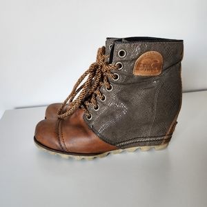 Sorel wedges boots size 8.5